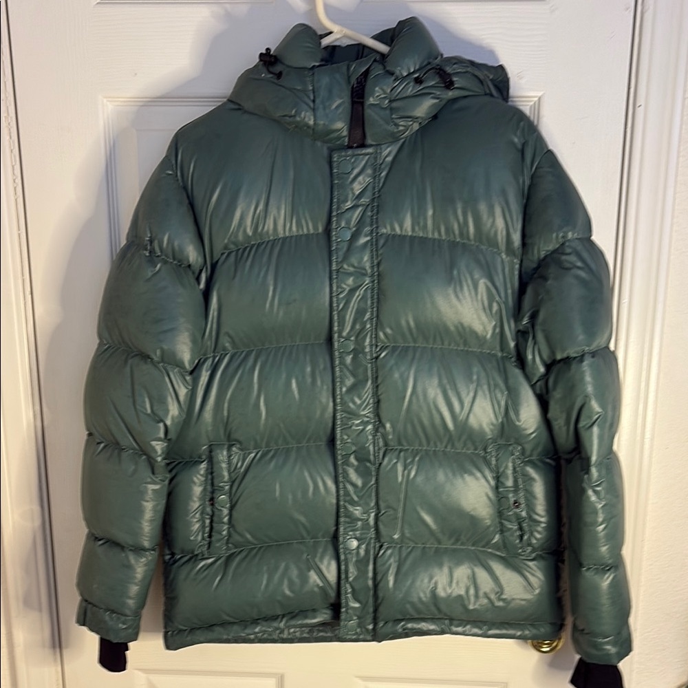 TNA Aritzia Green Puffer Jacket with Hood and Water-Resistant Finish